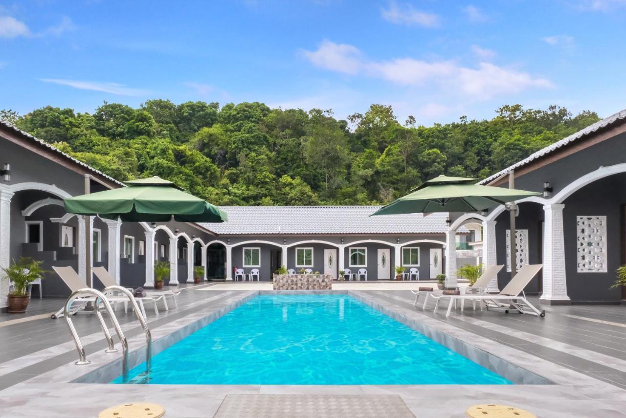 Cenang Rooms With Pool By Virgo Star Resort Pantai Cenang  Exterior photo